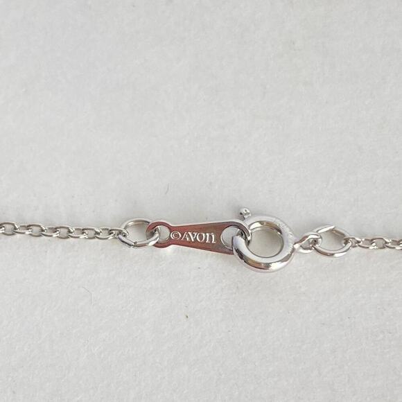 Vintage Snowflake Necklace Winter Silver Tone Chain Dainty Delicate Avon - Picture 4 of 5